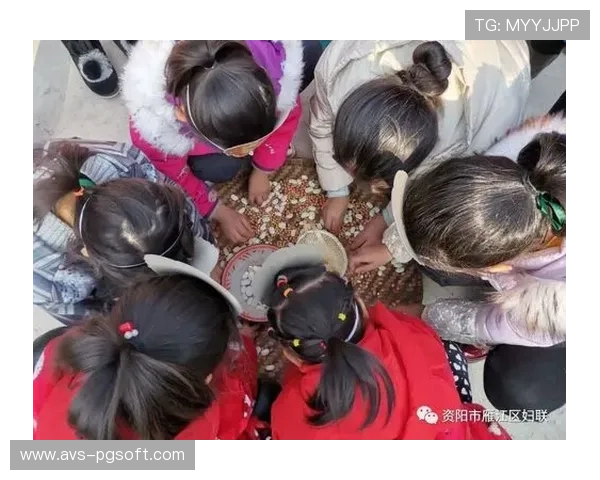 冬泳比赛成家庭日活动，家长带孩子观赛感受运动氛围